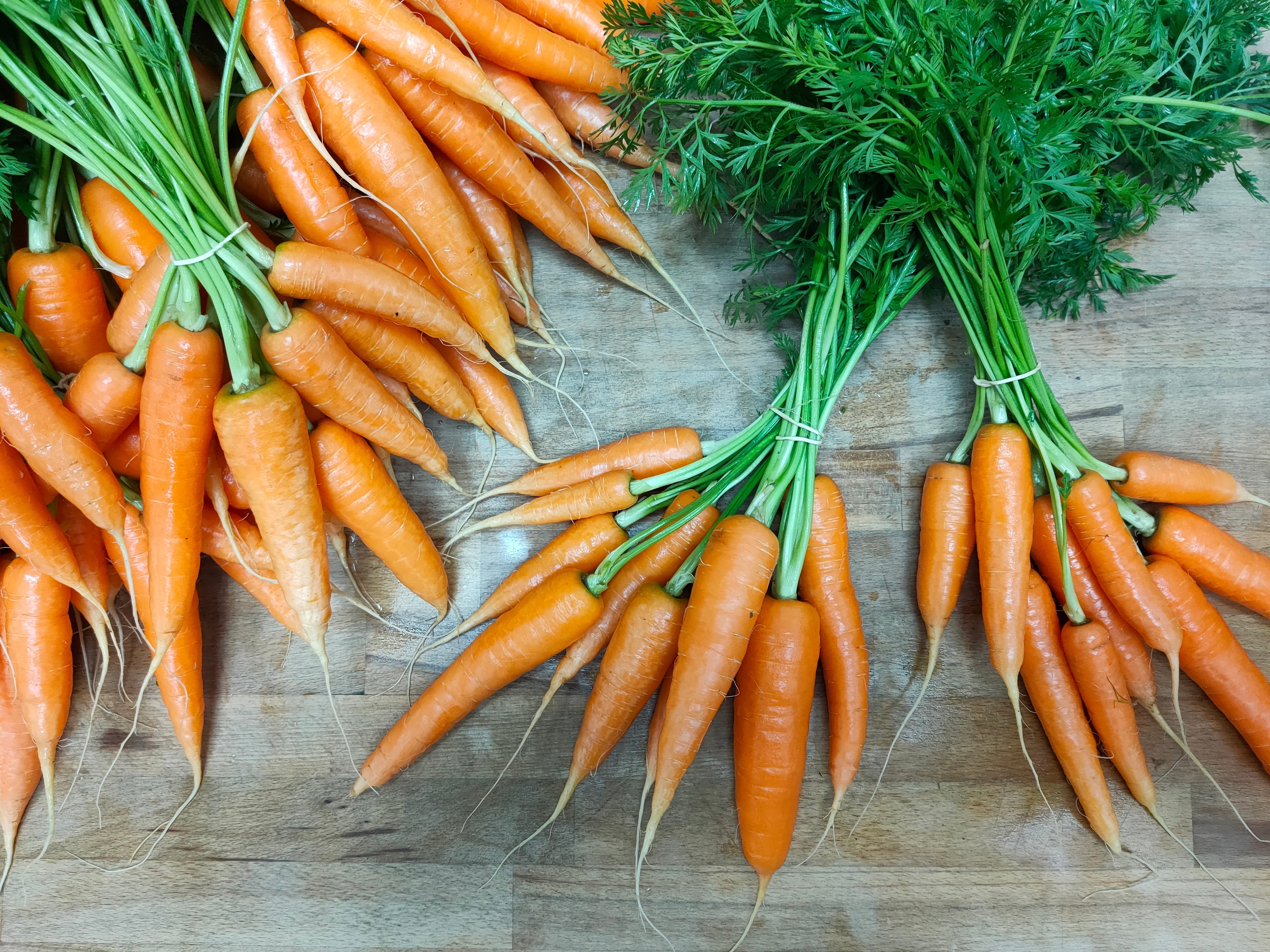 Crooked Vege Organic Carrot Bunches